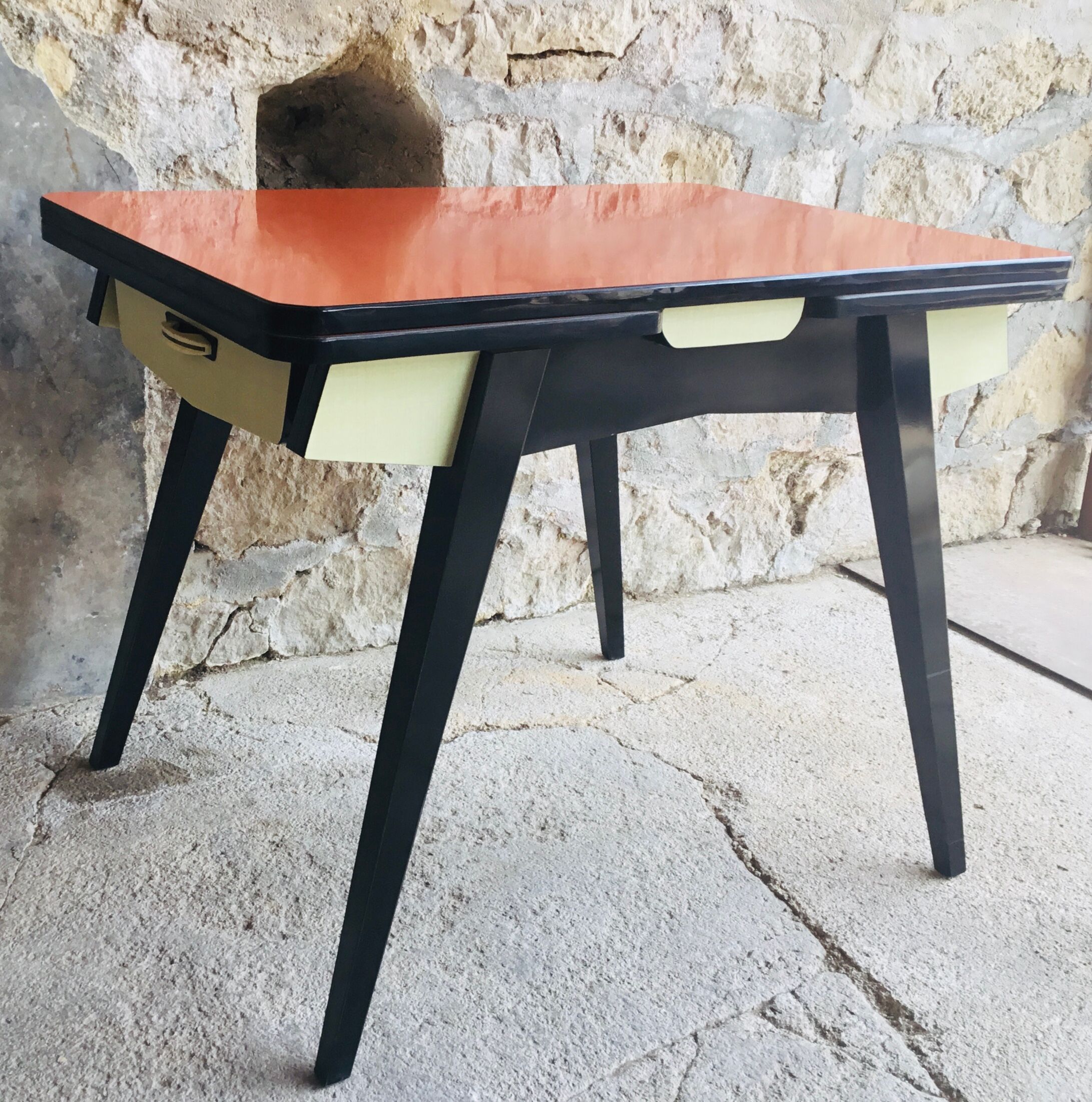 Vintage table with extension cords and orange-red formica drawers feet compass - 1960