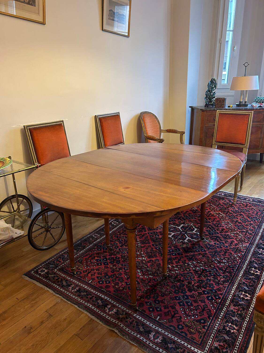 Grande table ovale en bois massif – style classique / maison de famill