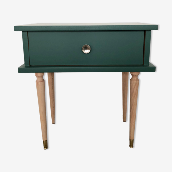 Bedside green bilboquet deco