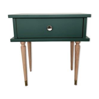 Bedside green bilboquet deco