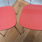 Chaises en formica rouge orange et métal chromé