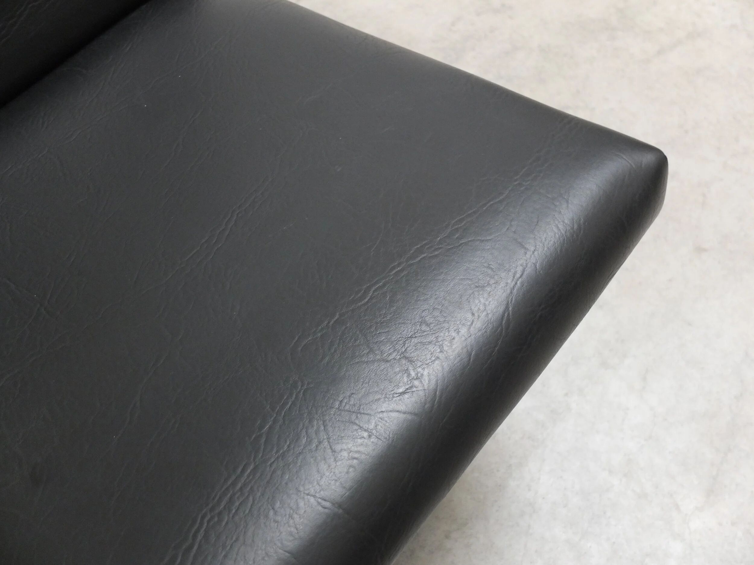 Pair of 'Visiteur' easy chairs by Pierre Guariche for Meurop, 1961