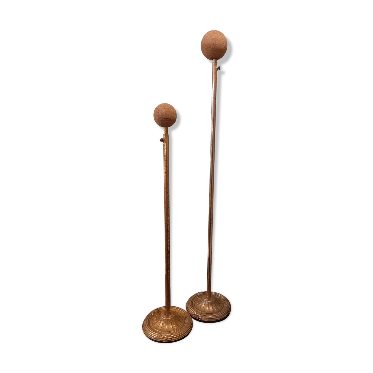 Pair of hat-bearers