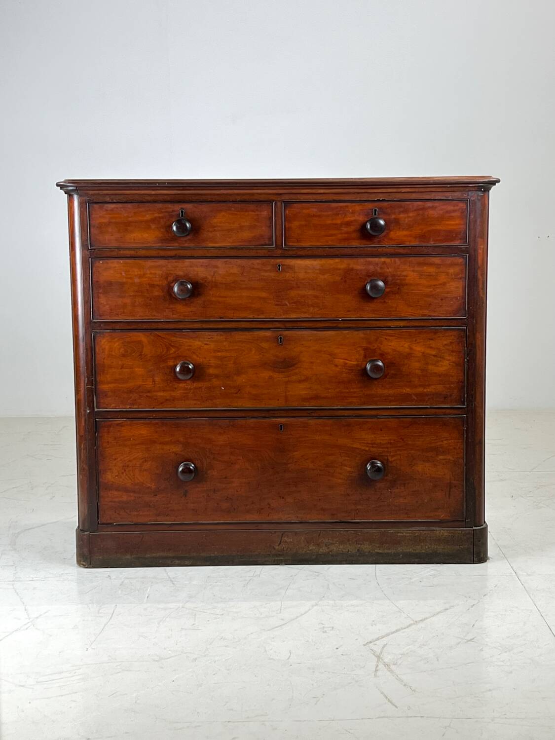 English Chest of drawers