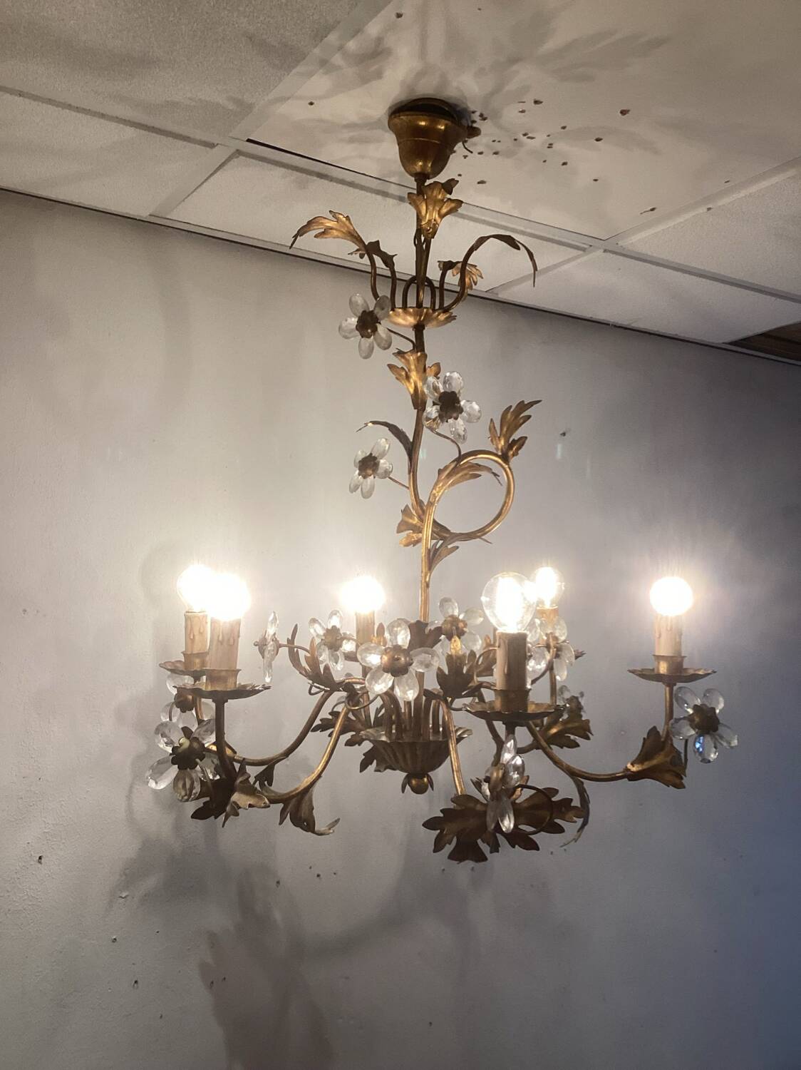 Lustre en métal doré et fleurs en verre, 1970