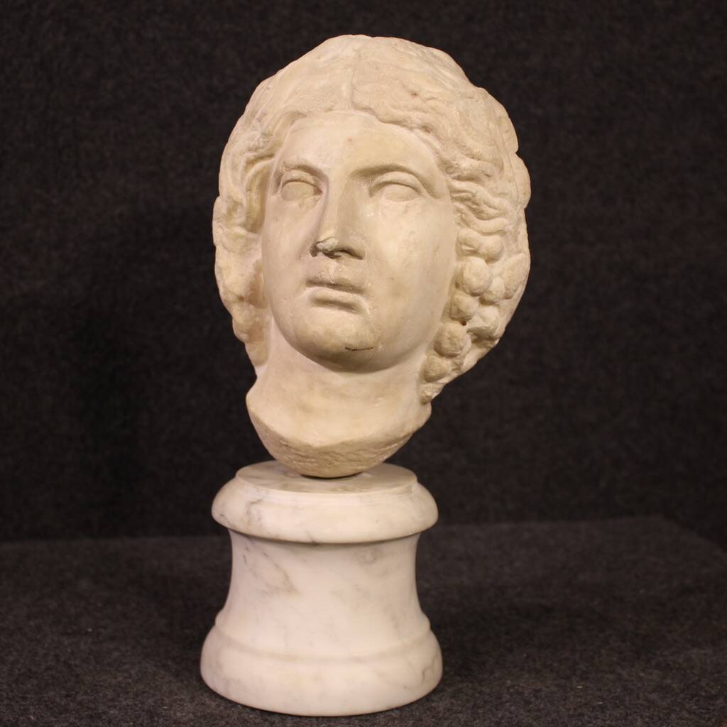 Antique Italian sculpture, white marble head from the 17th century