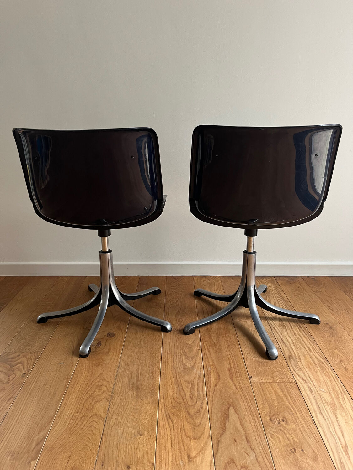 9 swivel chairs assigned to Osvaldo Borsani – Modus model for