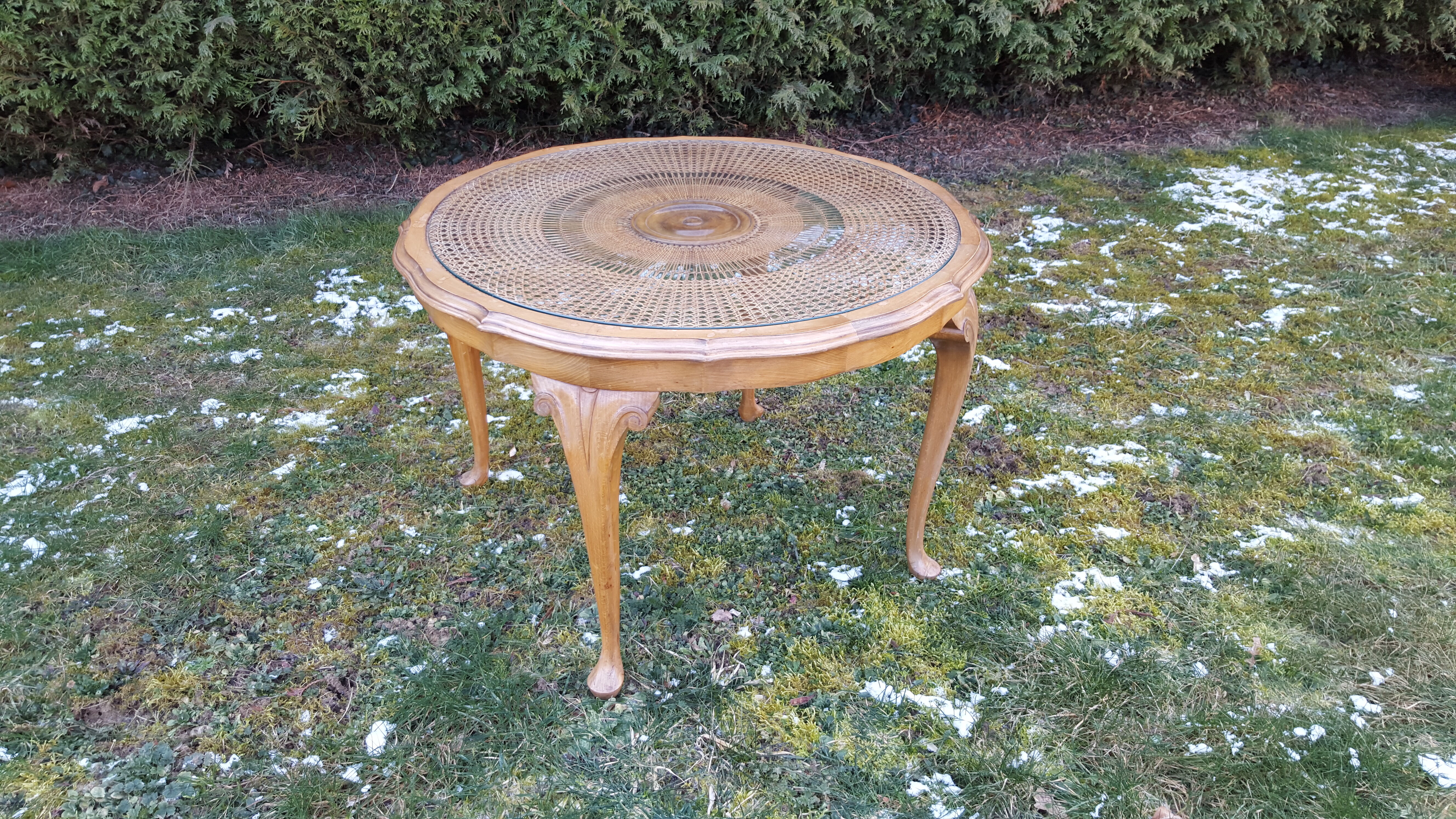 English-style coffee table wood and caning