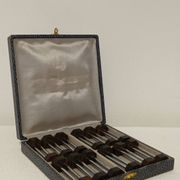 Coffret de 12 porte-couteaux Art déco