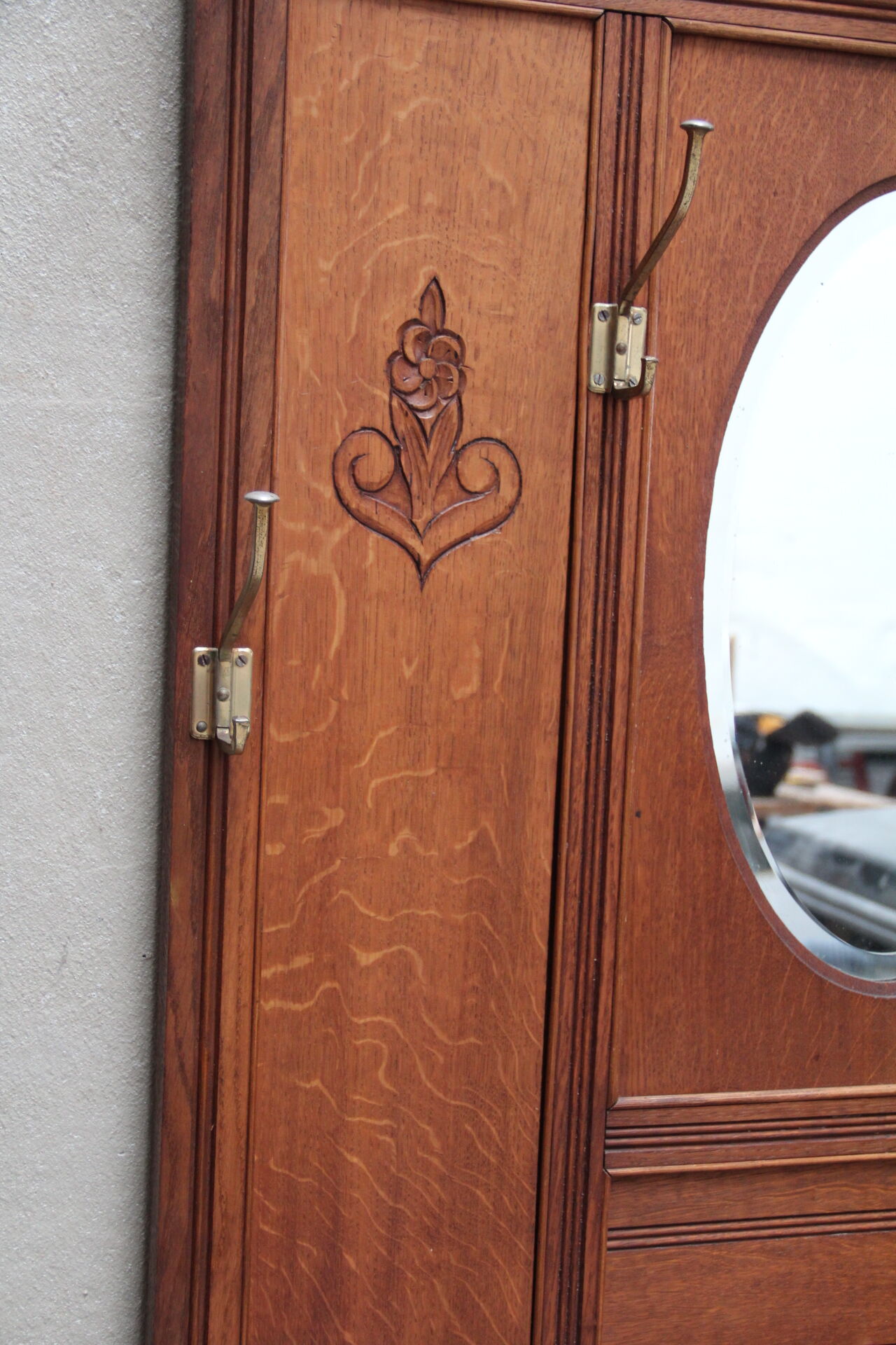 Wardrobe cabinet oak mantel in early XX °