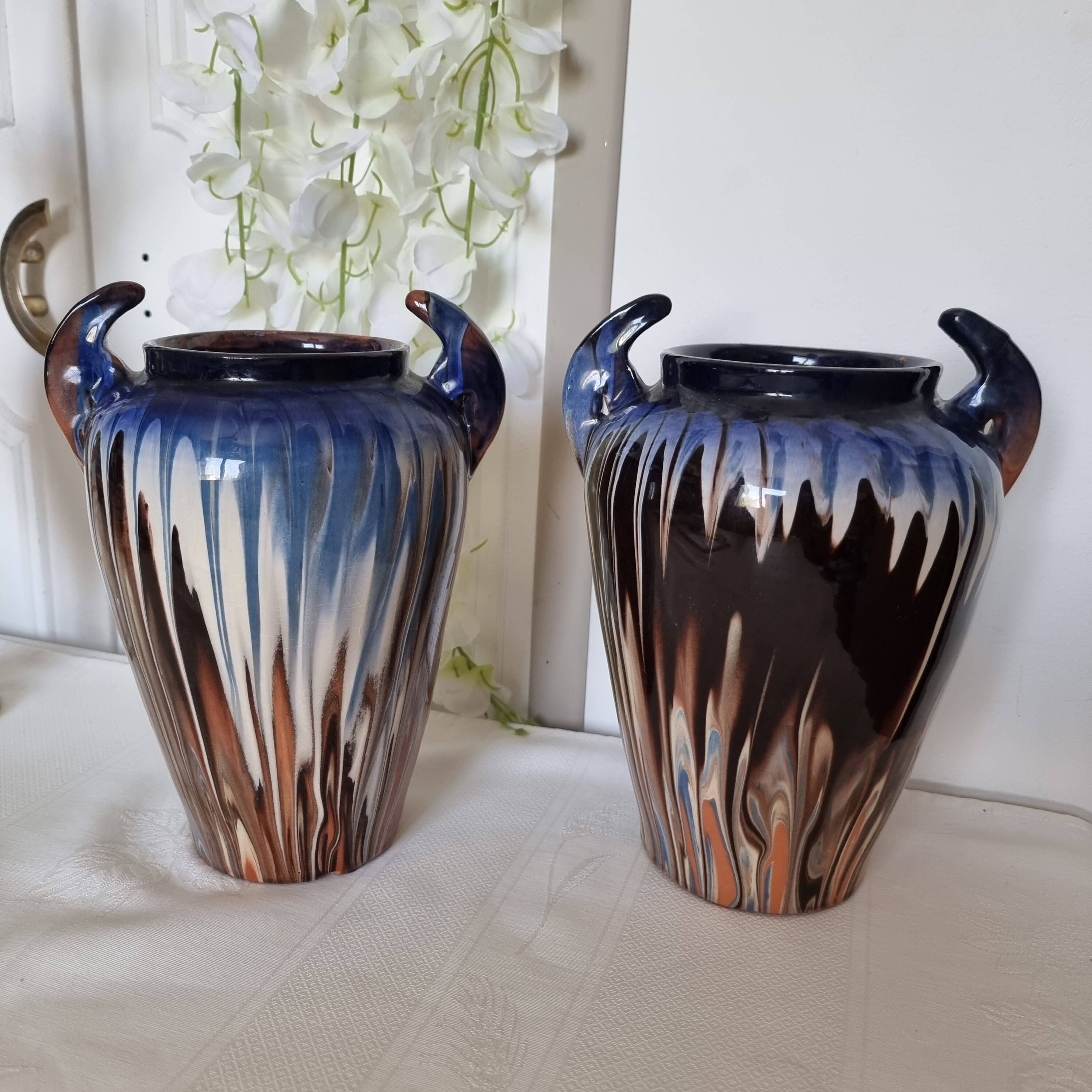 Pair of Art Deco vases in Savoy earthenware, 1940, multi-colored polychromy