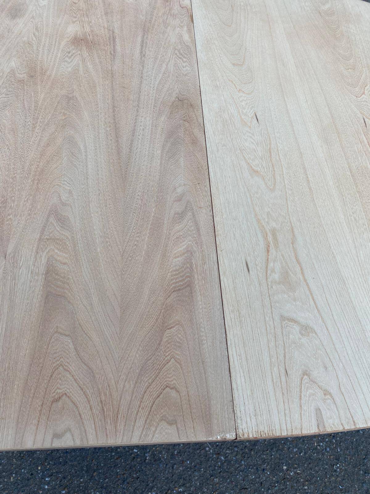 Table scandinave ovale extensible Baumann décapée en teck brut 240cm 1960