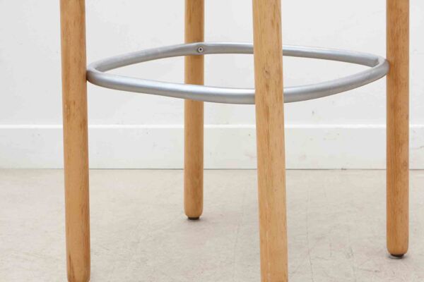 Chaise haute style Bruno Rey rouge pâle et hêtre