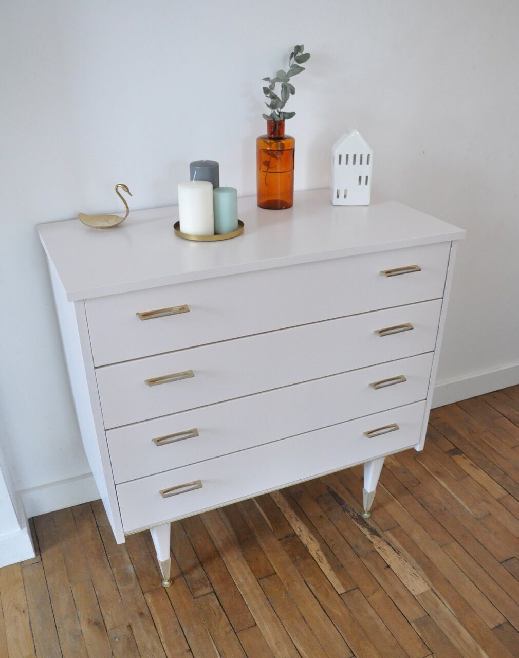 Dresser nude and gold