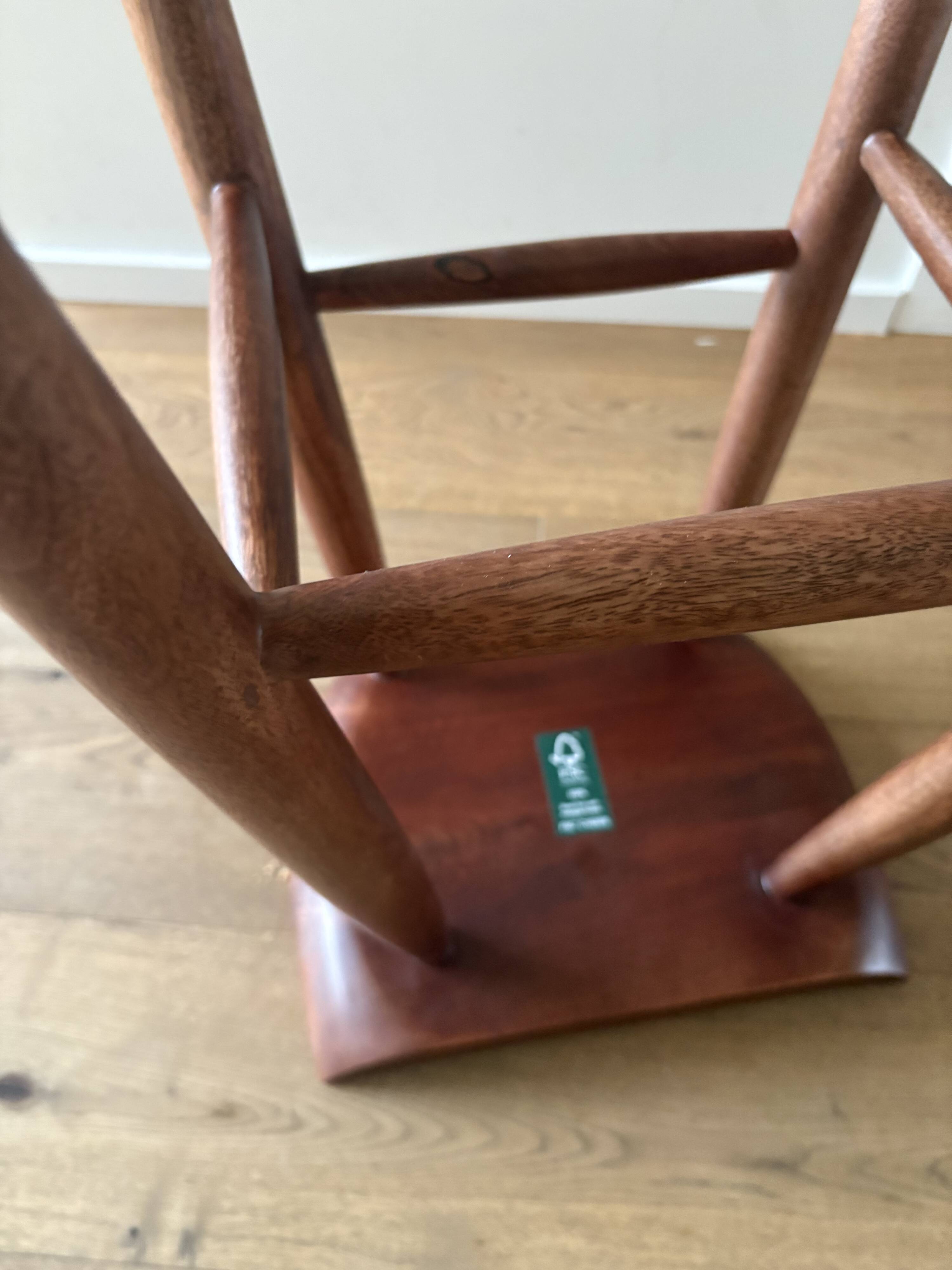 Tabouret Wabi sabi bois foncé