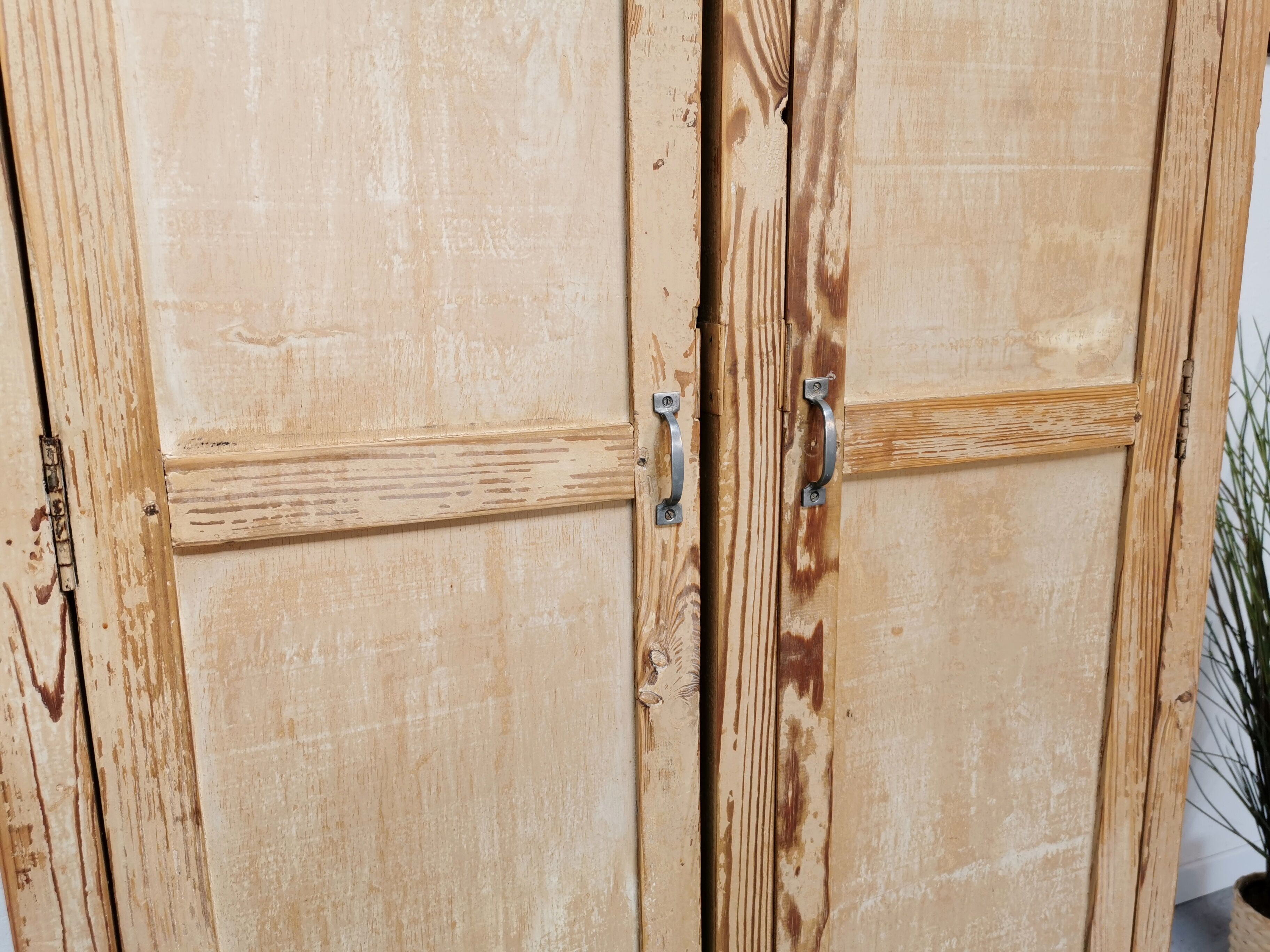 Armoire parisienne vintage