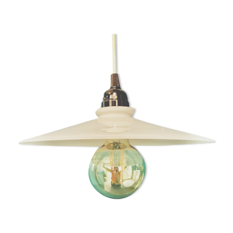 Opaline suspension