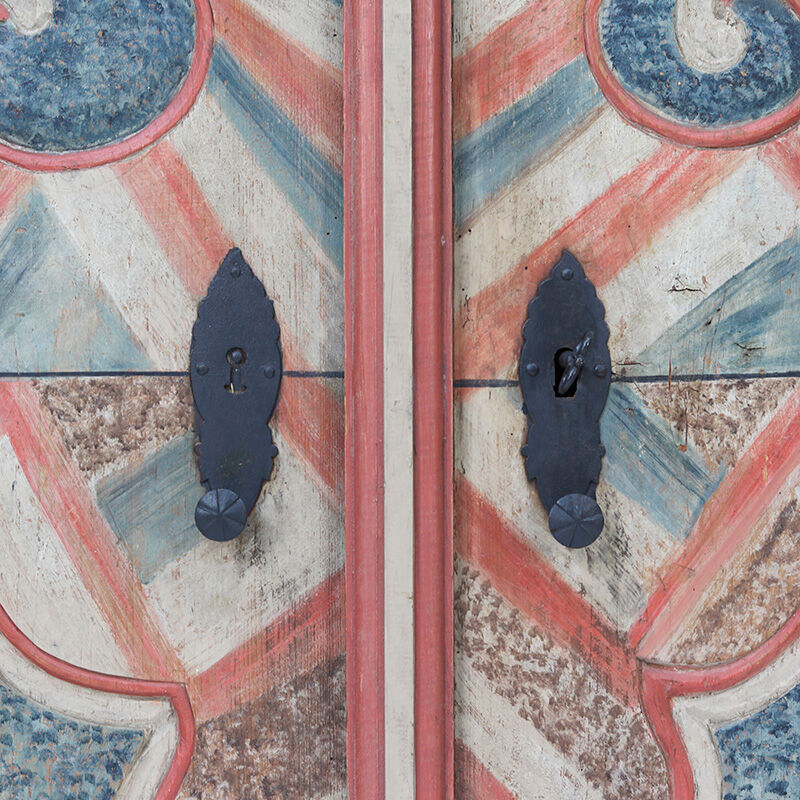 Armoire de mariage peinte en art populaire rustique exceptionnel de 1784