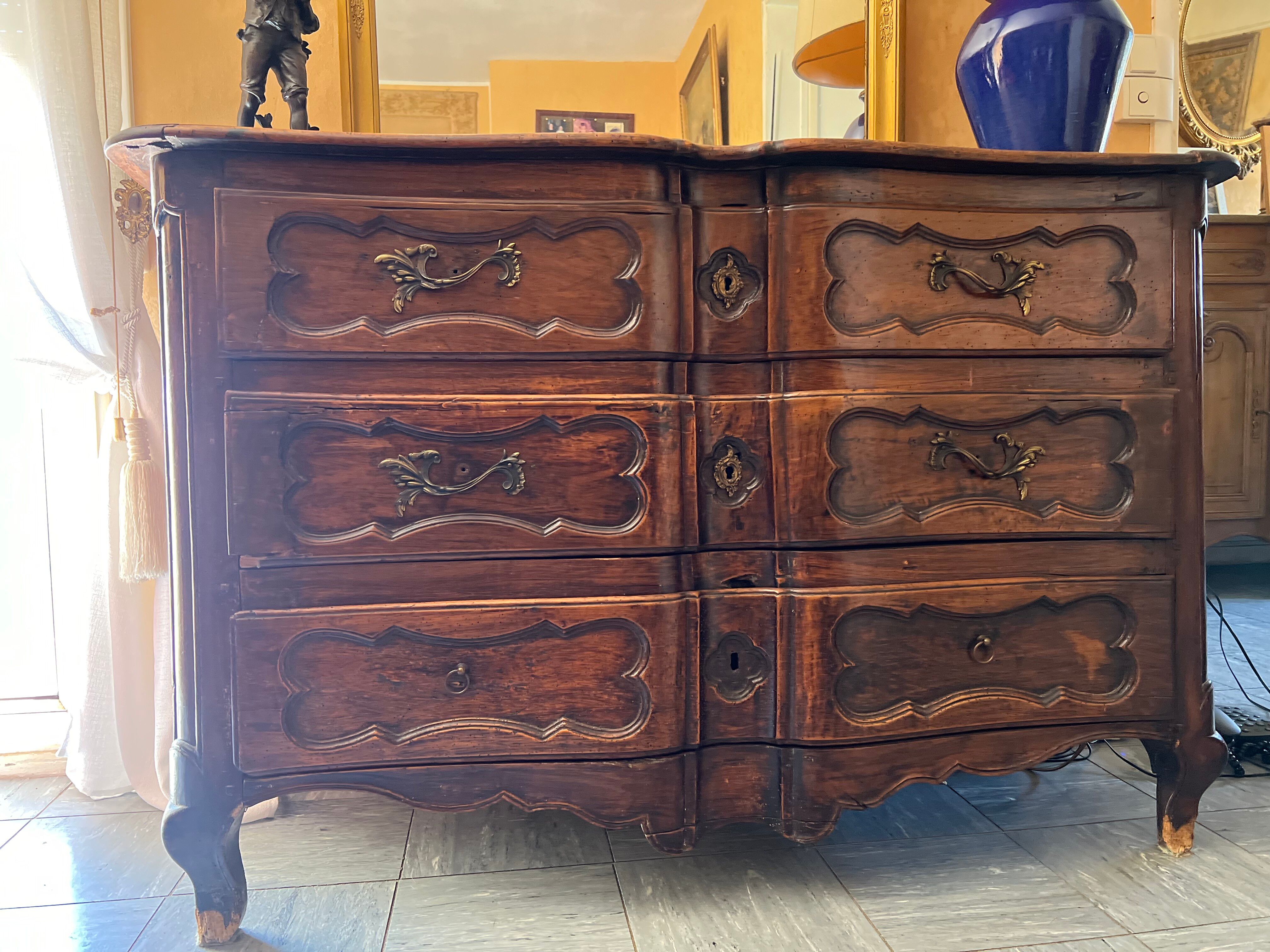 Chest of drawers with 3 drawers in Louis XV style.