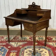 Louis XVI style desk from the late 19th century in walnut with a leather top.