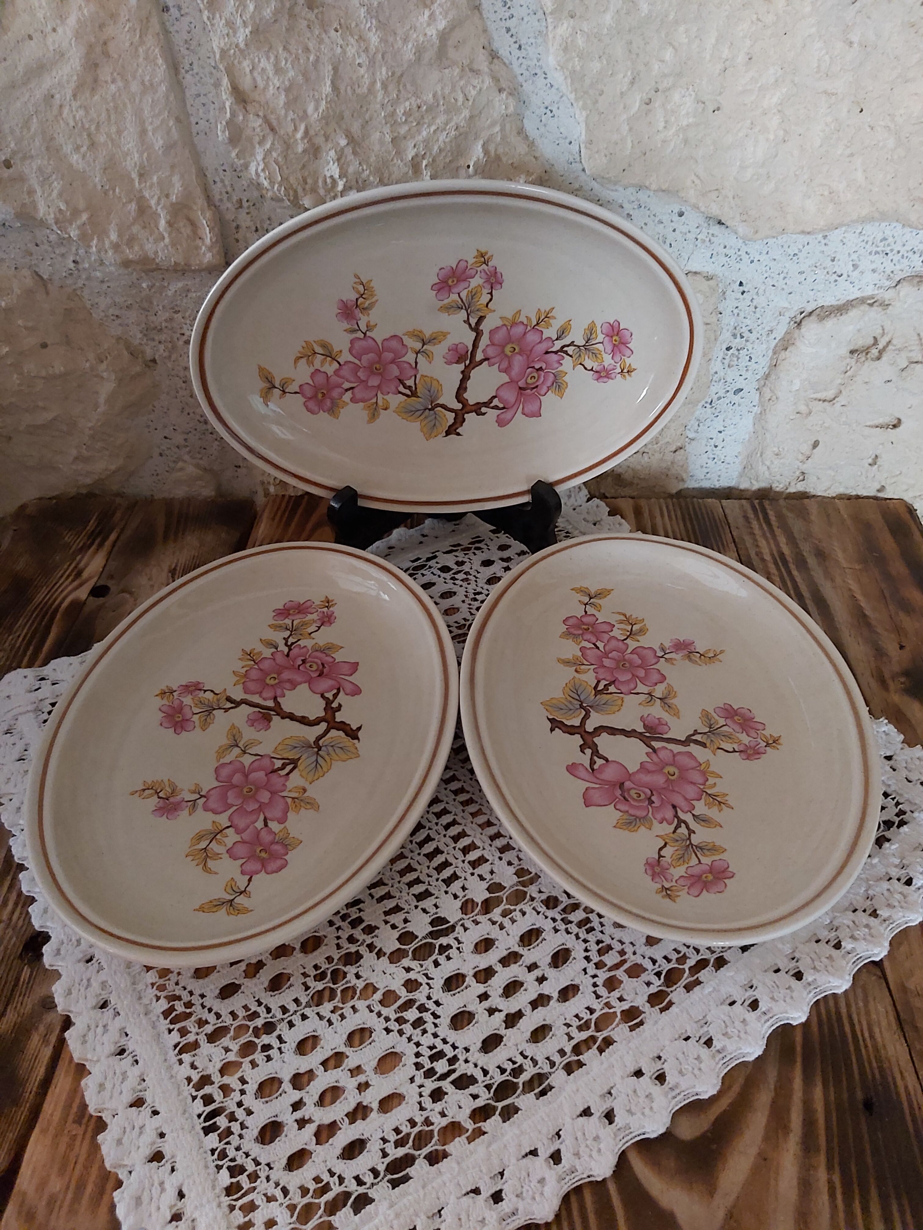 Trio de raviers en faïence de Gien décor fleurs de cerisier