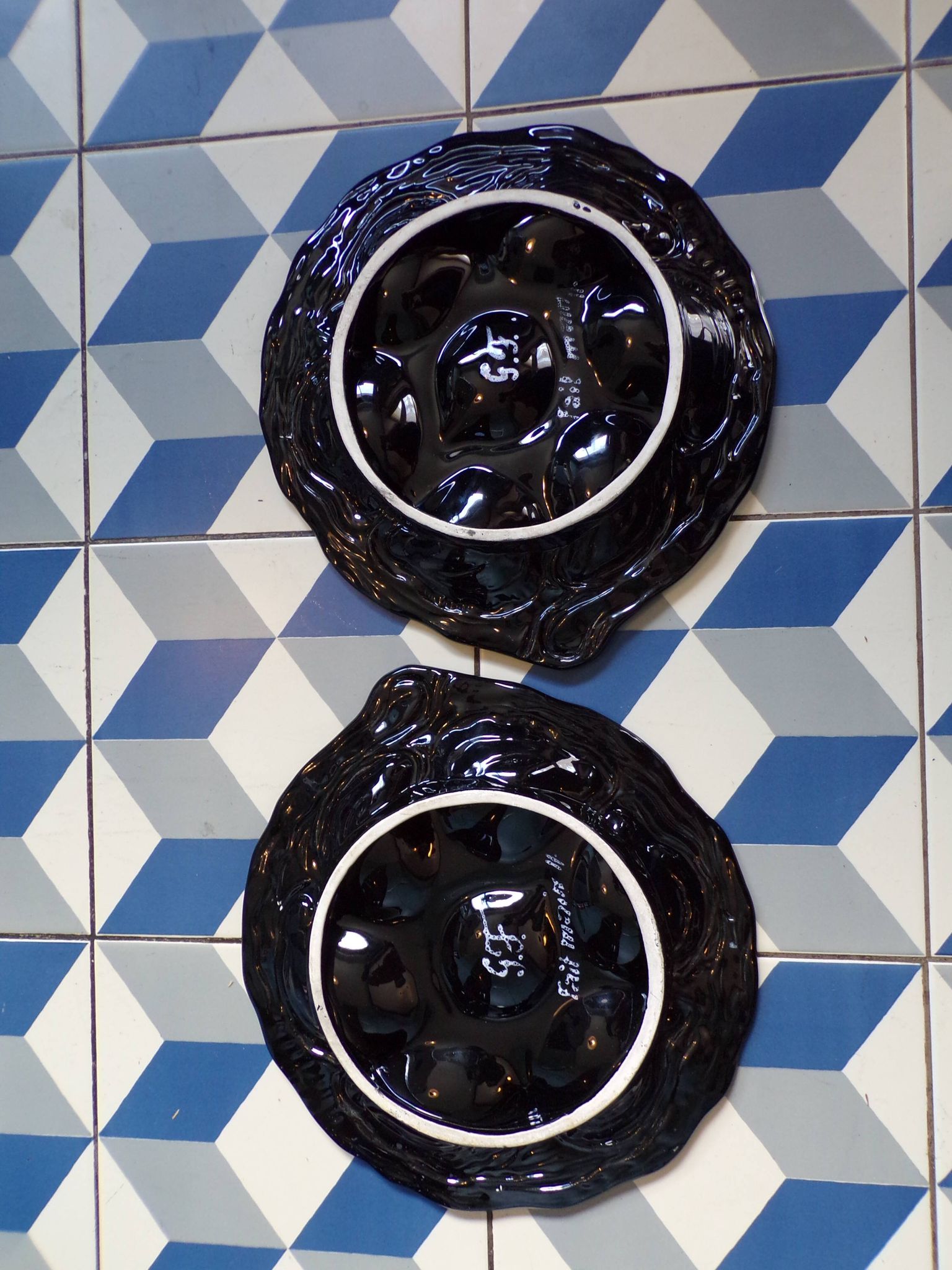 Duo of oyster plates by Gabriel Fourmaintraux