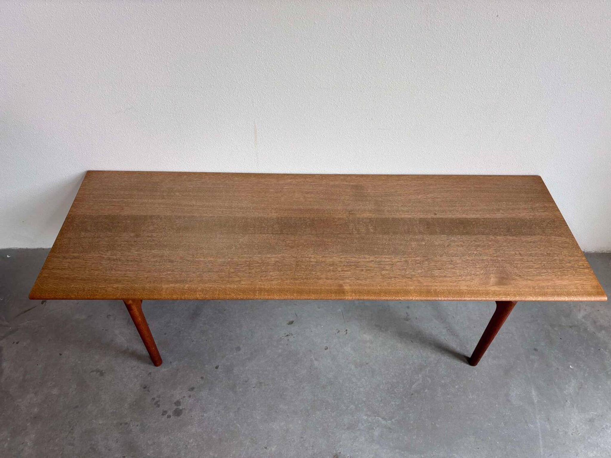 Table basse vintage Hans J Wegner en chêne