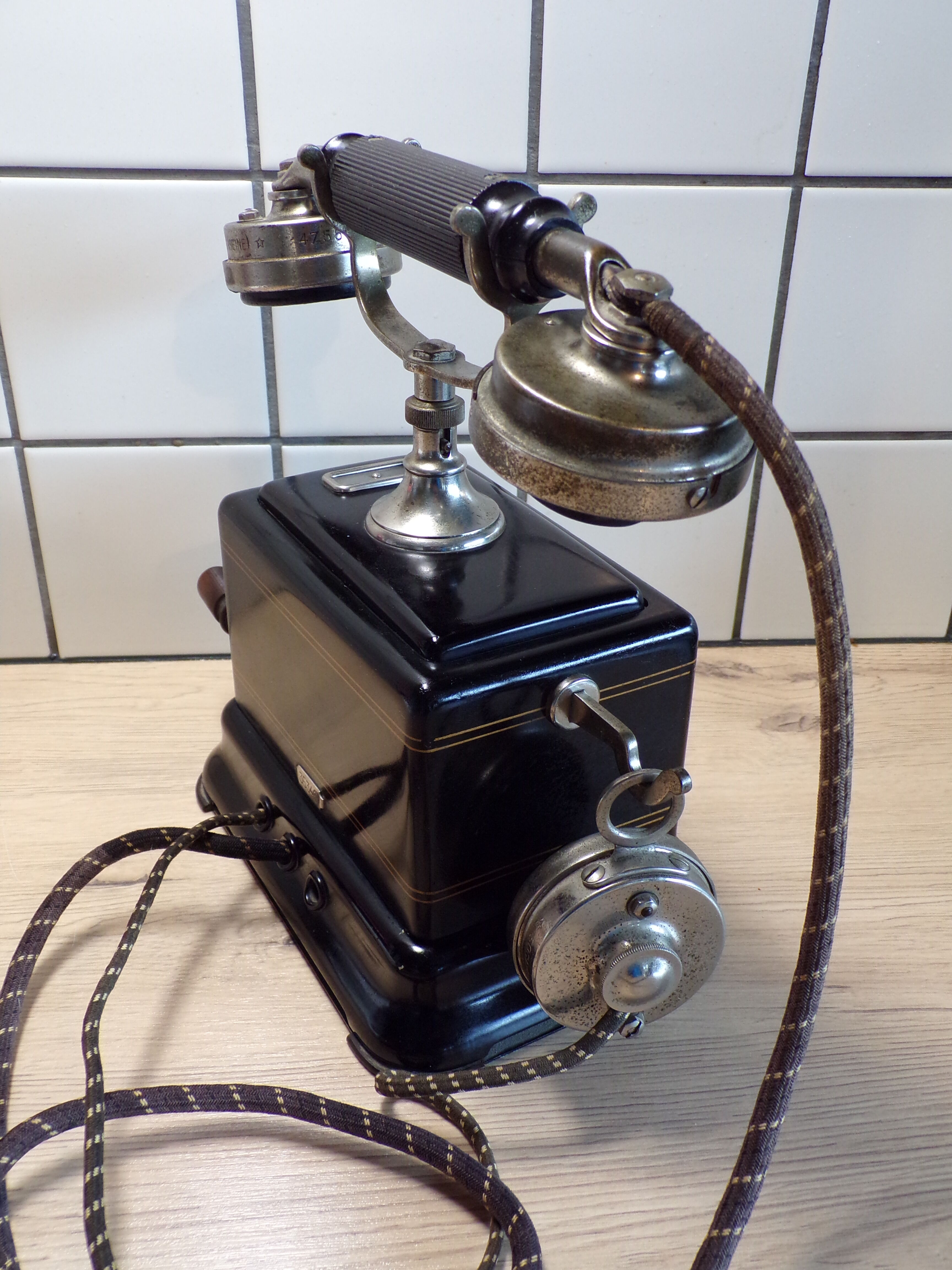 Phone 1920 with crank