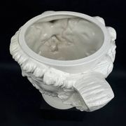 Grand cache-pot faïence blanche têtes de faunes vers 1900