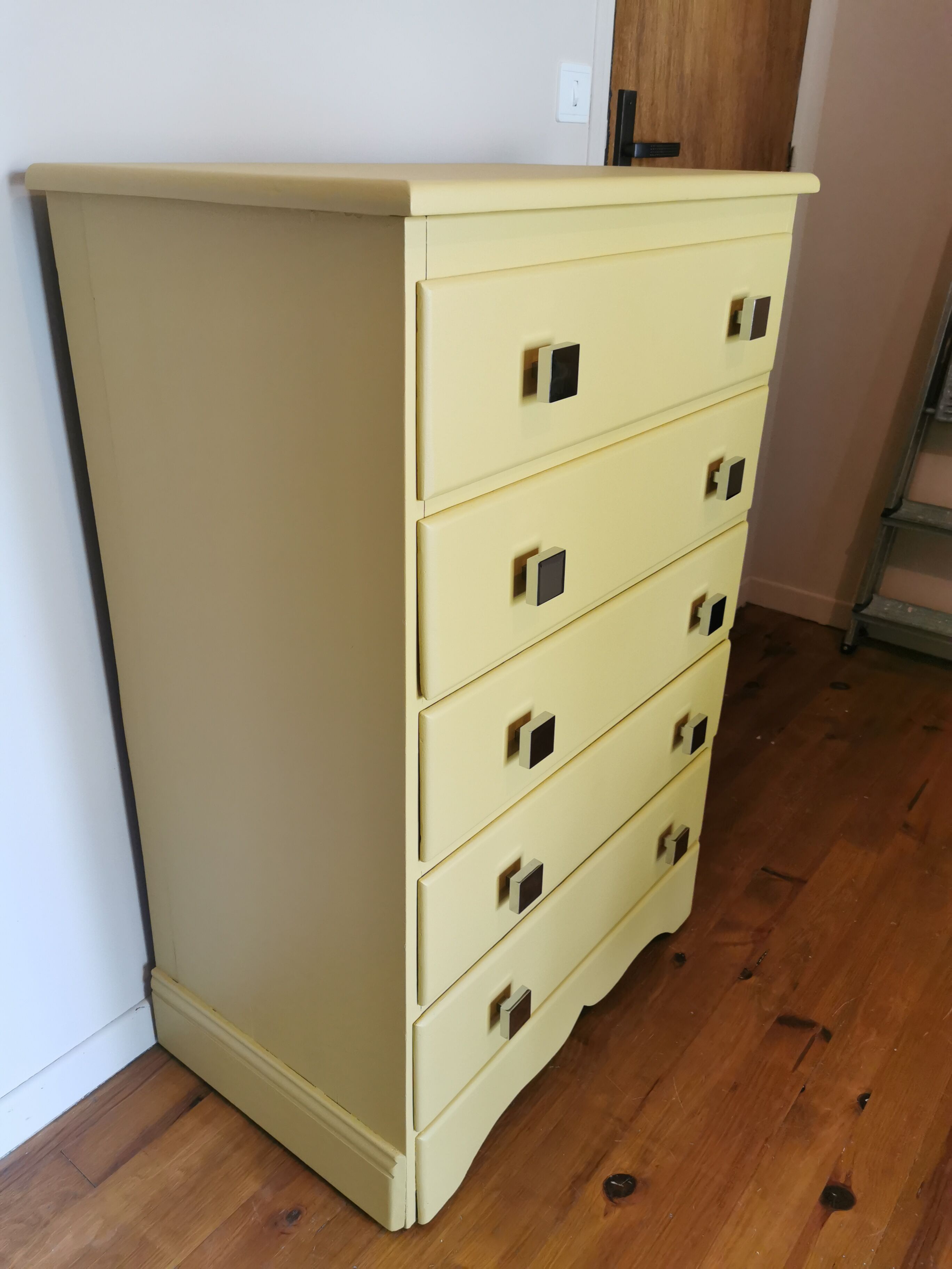 Vintage chiffonnier restyled mustard yellow, 5 drawers