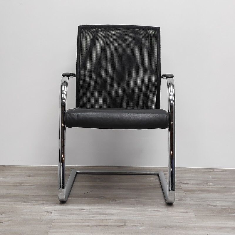 Trendoffice sled chair Black with armrests