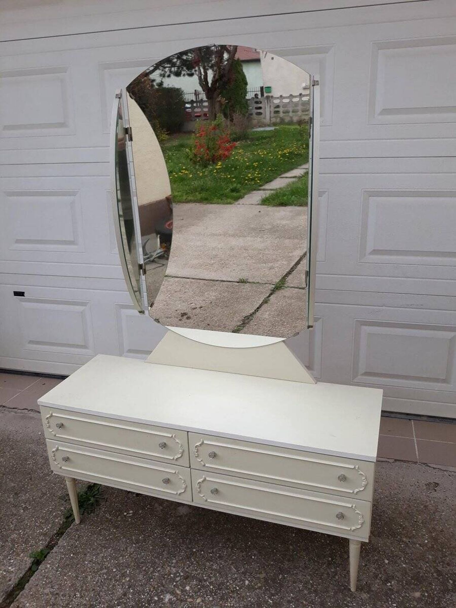 Mid-Century silver dressing table in glass and paint, central oval mirror, 1950s.