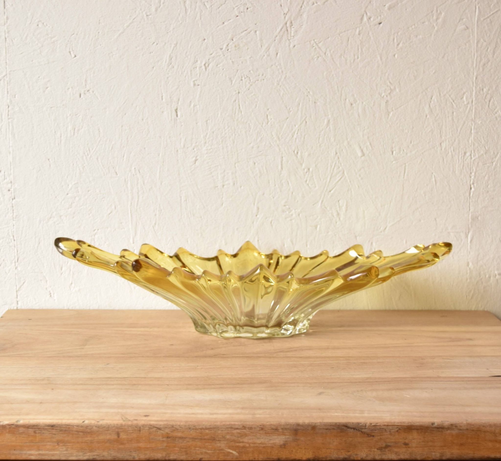 Corbeille vintage en verre moulé et teint en jaune