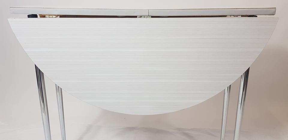 Table en formica ronde pliante et sa chaise
