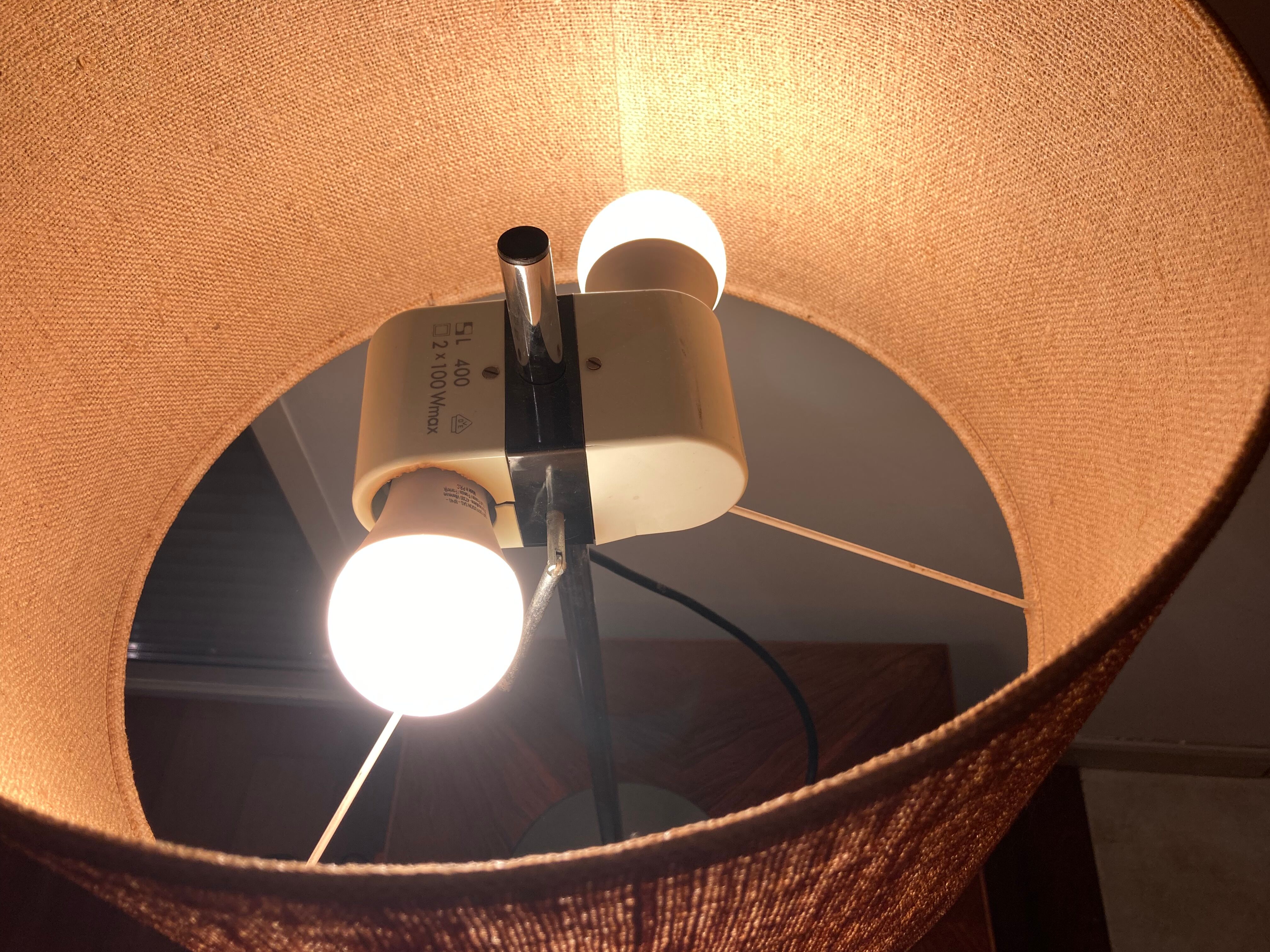 Height adjustable 70s lamp