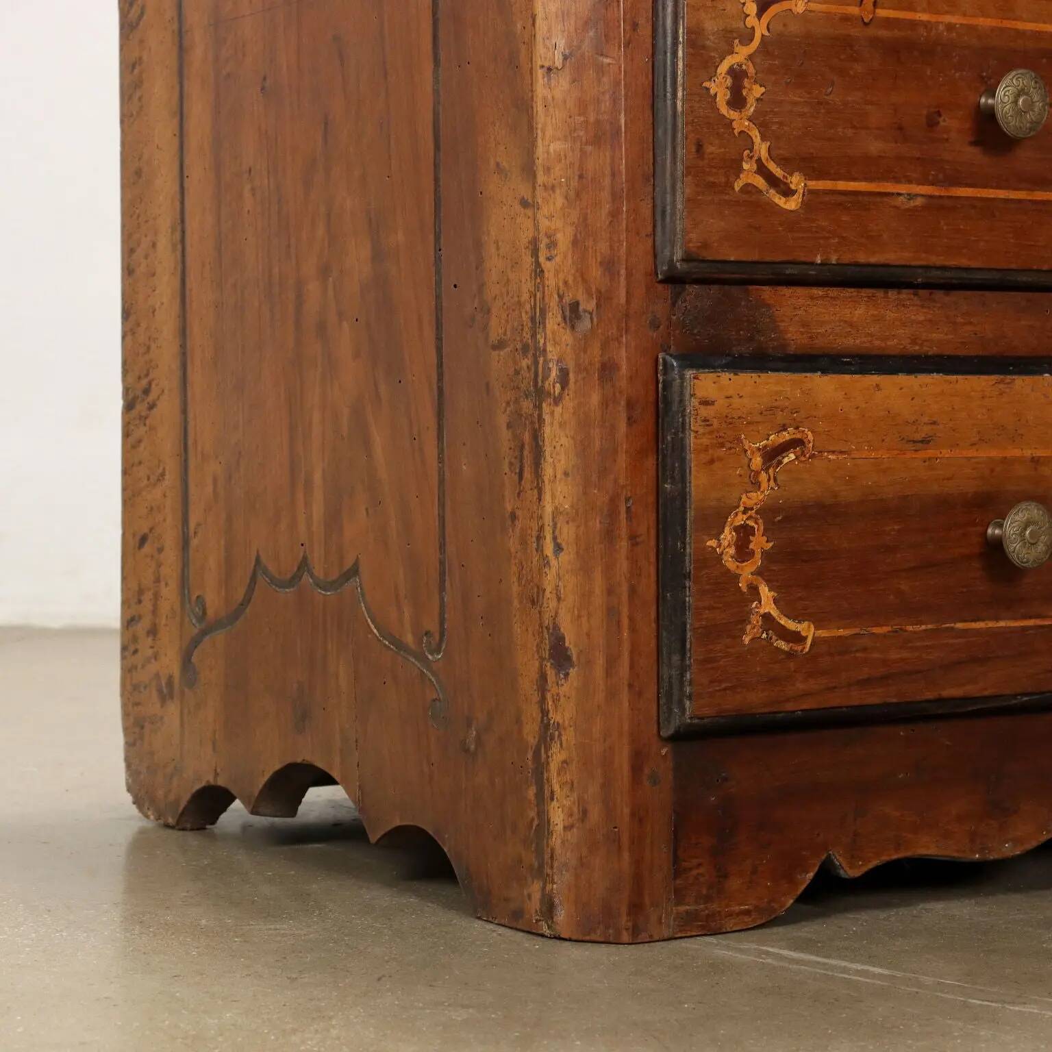 Commode ancienne en noyer 4 tiroirs Italie XVIIIe siècle