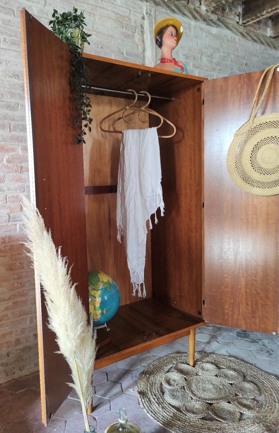Armoire vintage