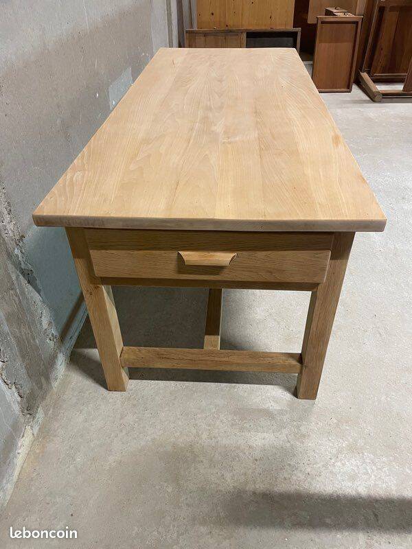 Grande table de ferme en chêne - robuste et conviviale