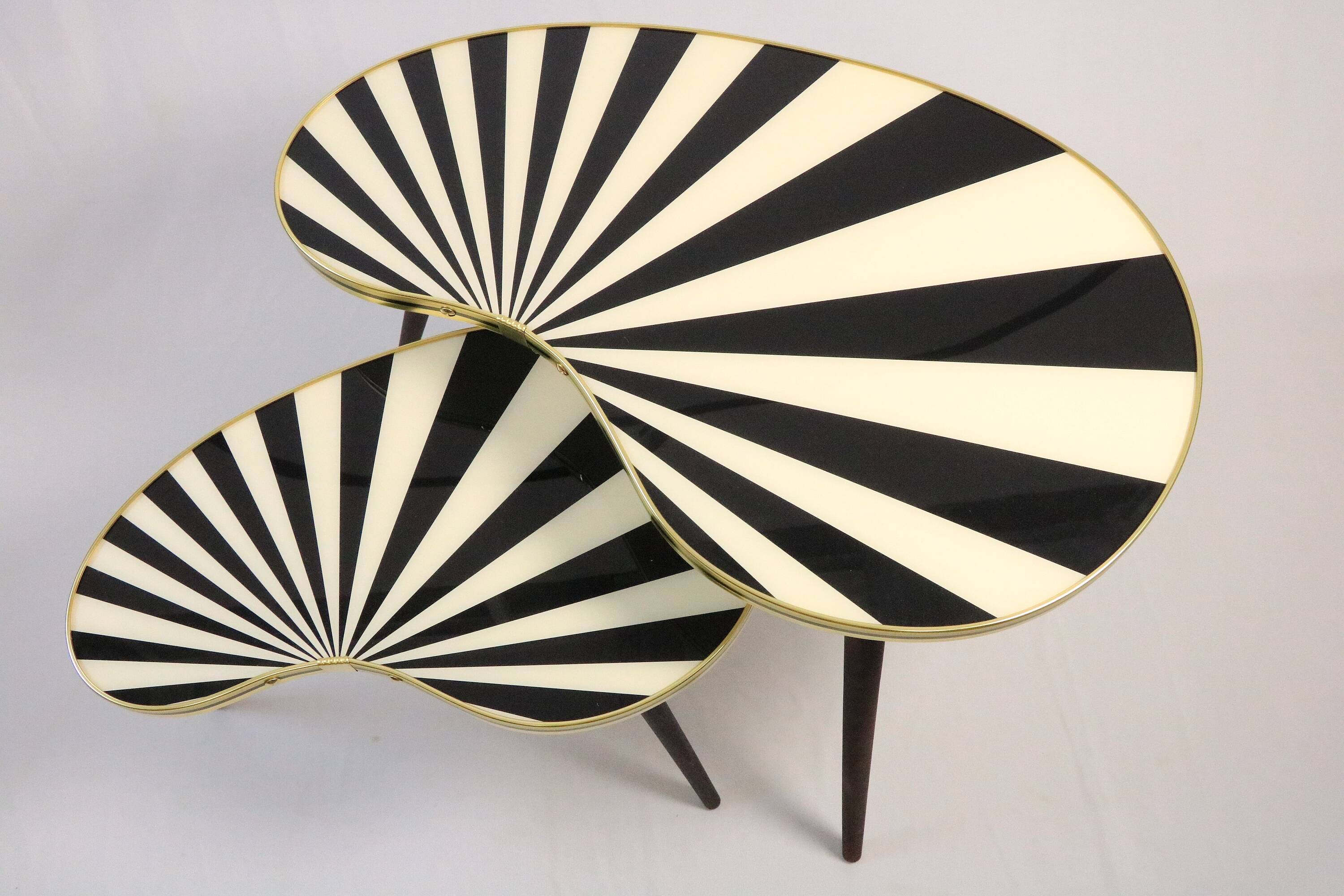 Small side table, kidney-shaped, black and white stripes, 3 elegant legs, 50s style