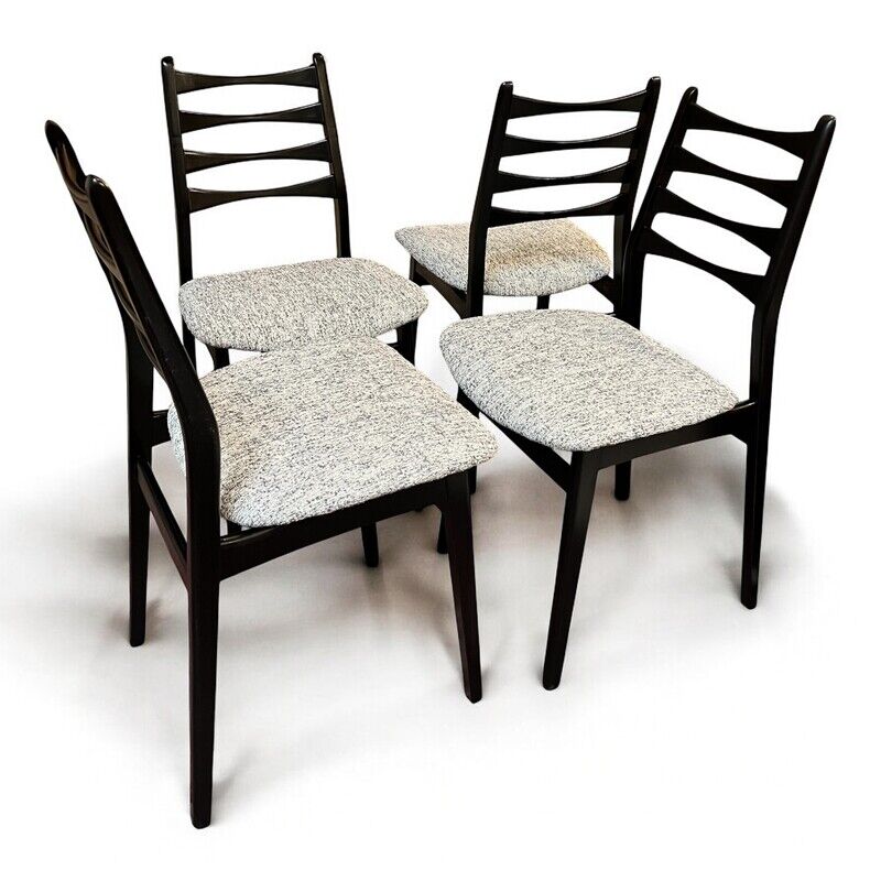 Série de 4 chaises en bois laqué noir, 1960