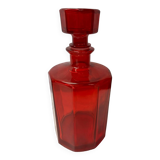 Carafe en verre rouge
