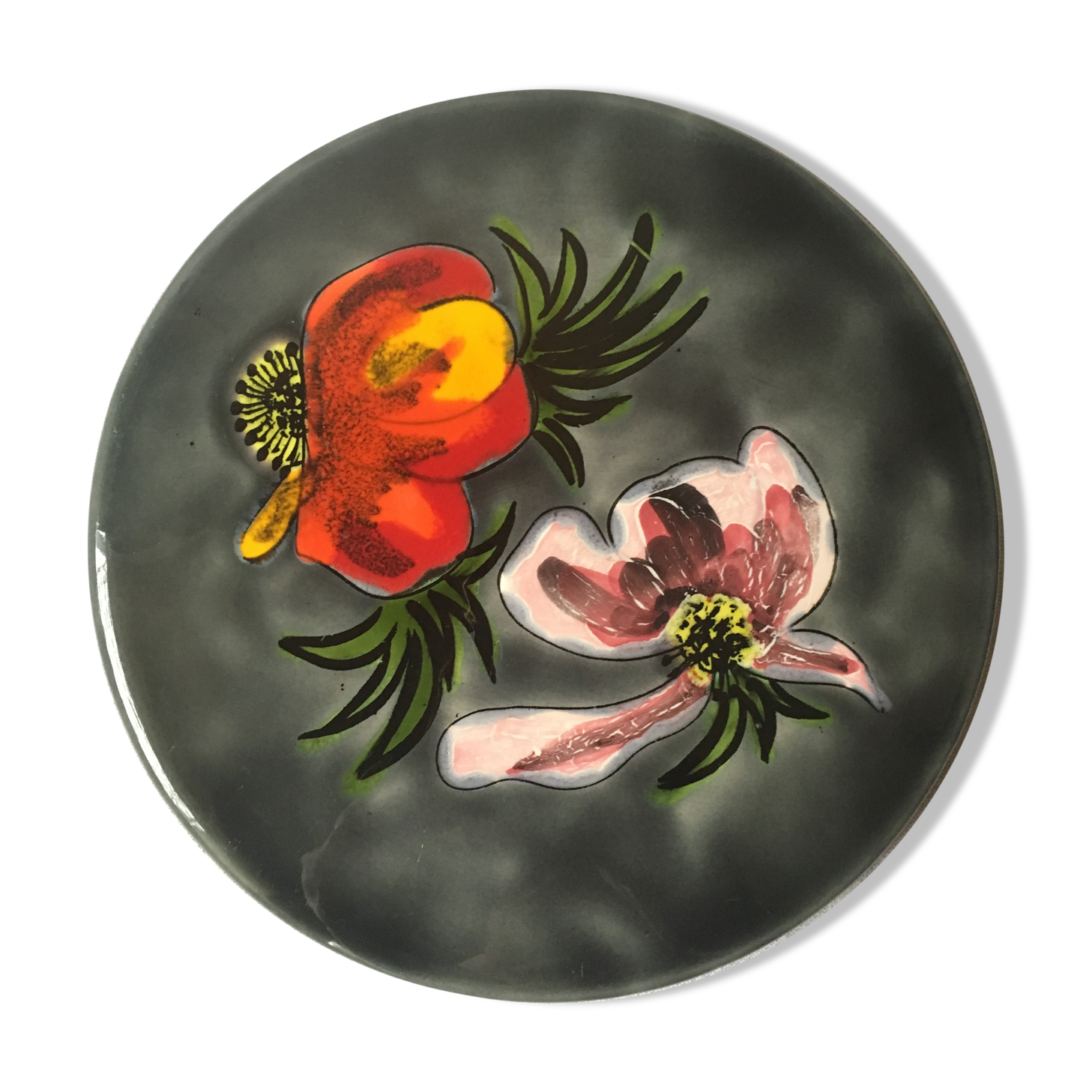 Underside of flat ceramic pink flowers La Roue de Vallauris