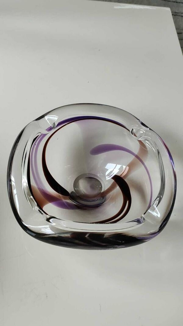 Grand vide poche/Cendrier en cristal lourd au design contemporain - Designer Max Verboeket pour usine Kristalunie/Maastricht. Diam 22 cm