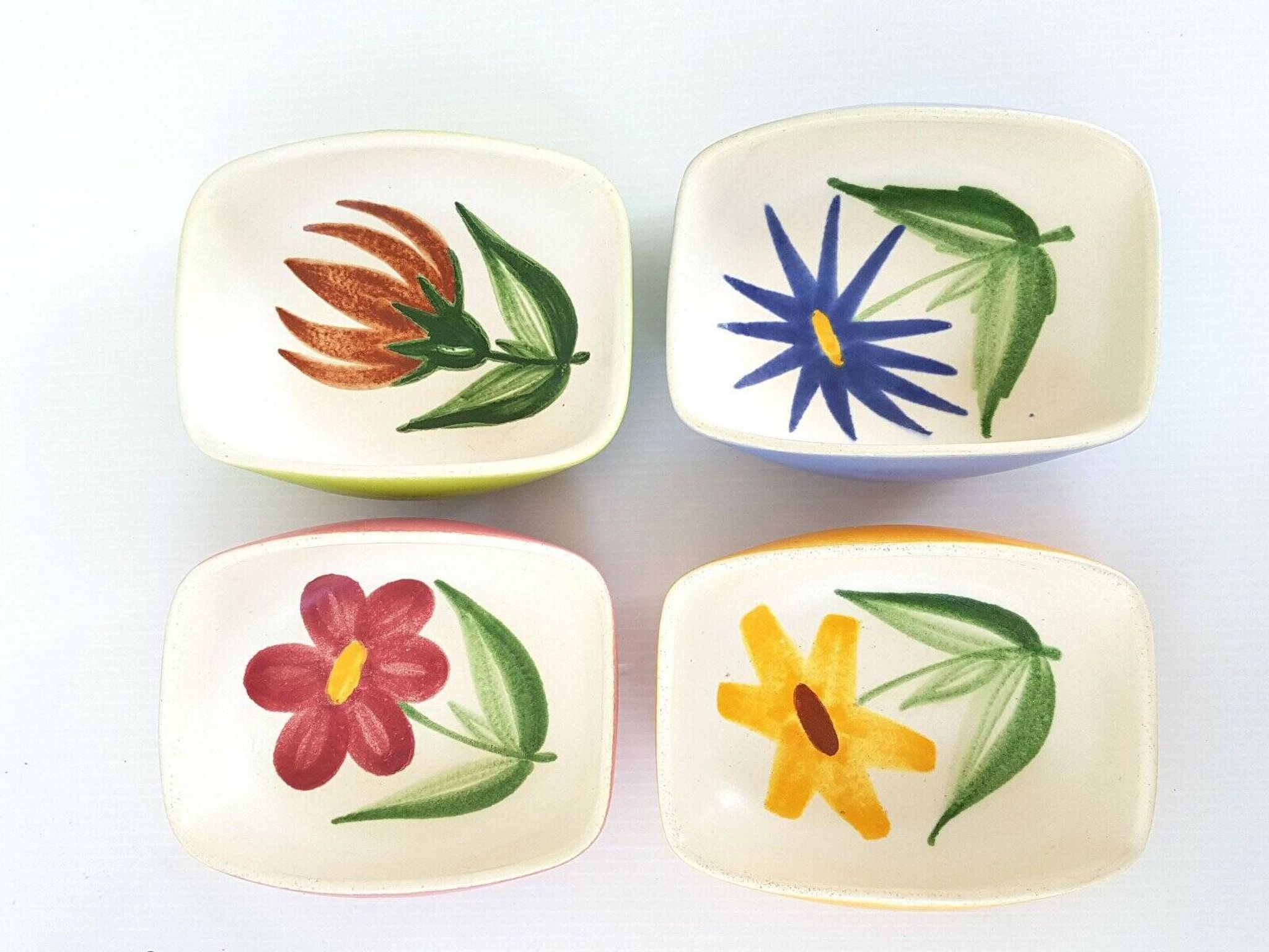 Basket of 4 vintage ceramic aperitif bowls from France, 1950s.