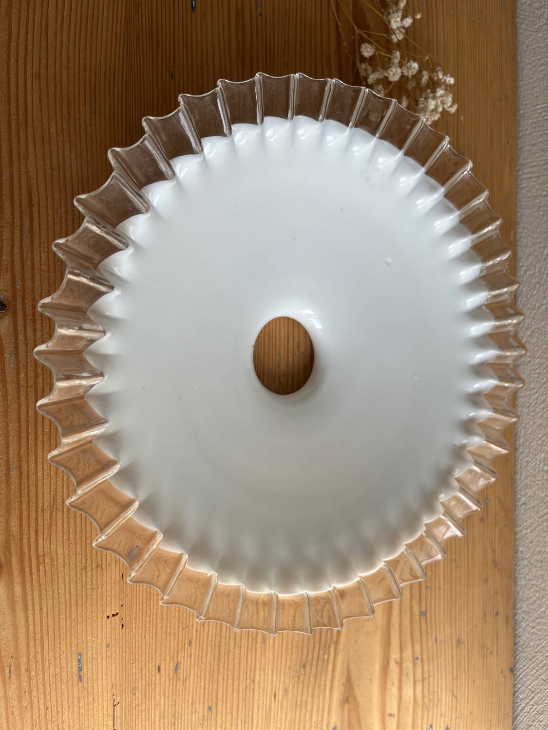 Old lampshade/suspension in white lace opaline.