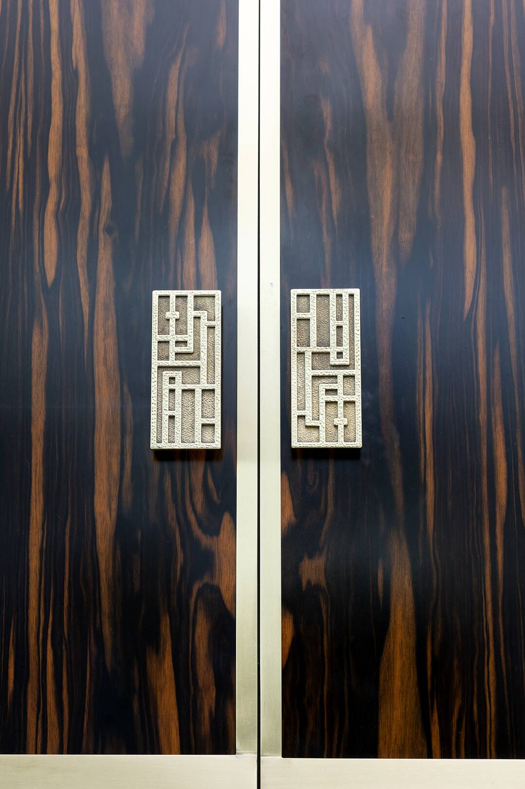 Luciano Frigerio Mid-Century Modern Italian Brass and Walnut Wardrobe, 1970