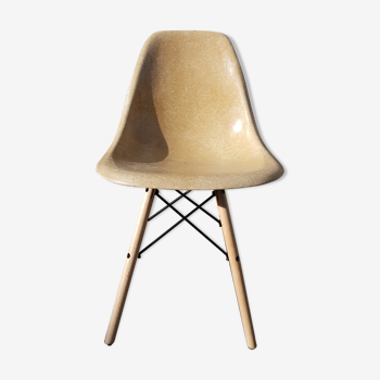 Dsw chair by Charles and Ray Eames for Herman Miller
