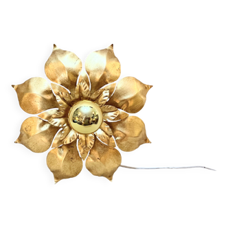 1970s 1980s Hollywood Regency Masca Gold Leaf Metal Flower Wall Sconce