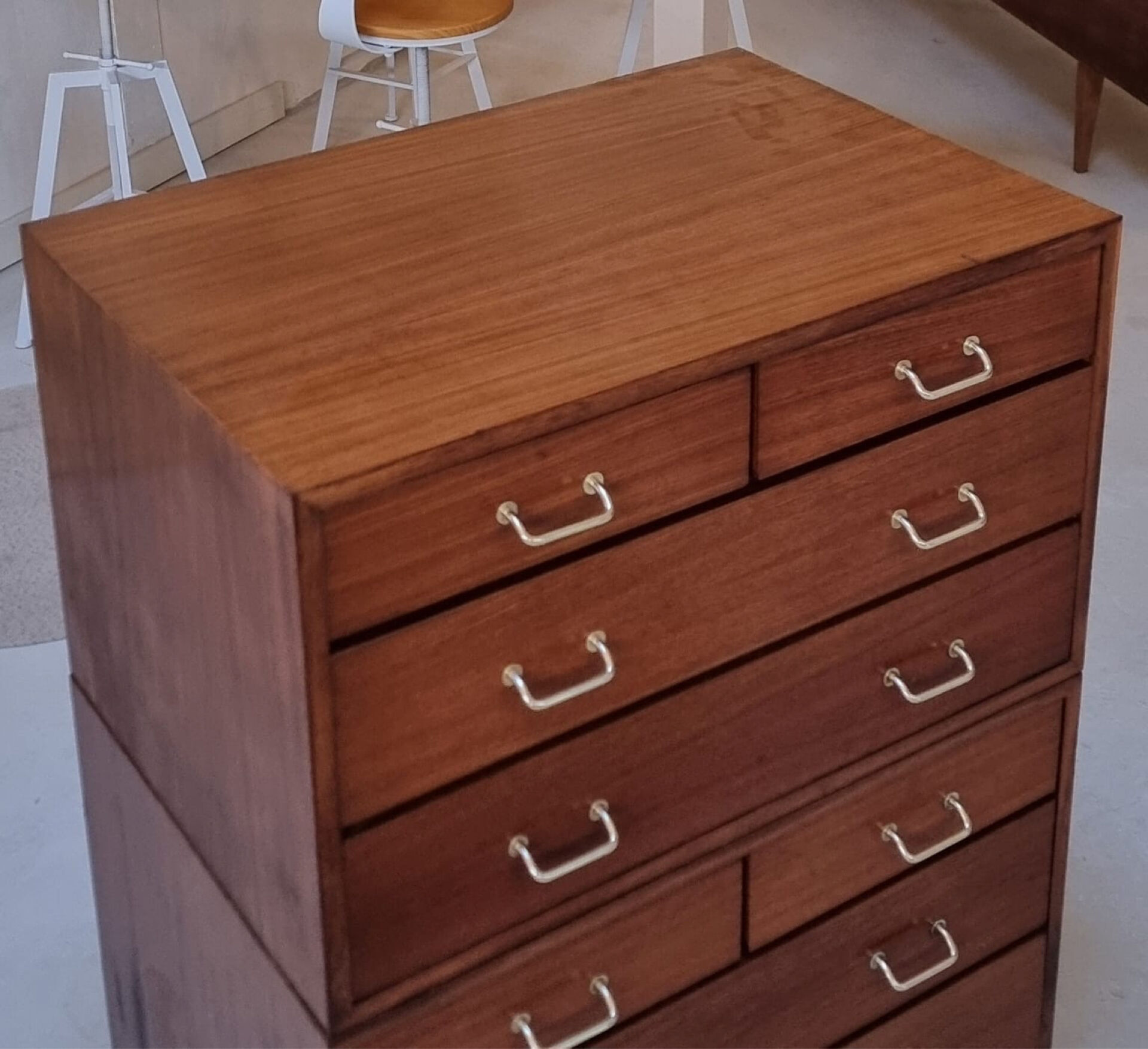 Mid-century drawer cabinet