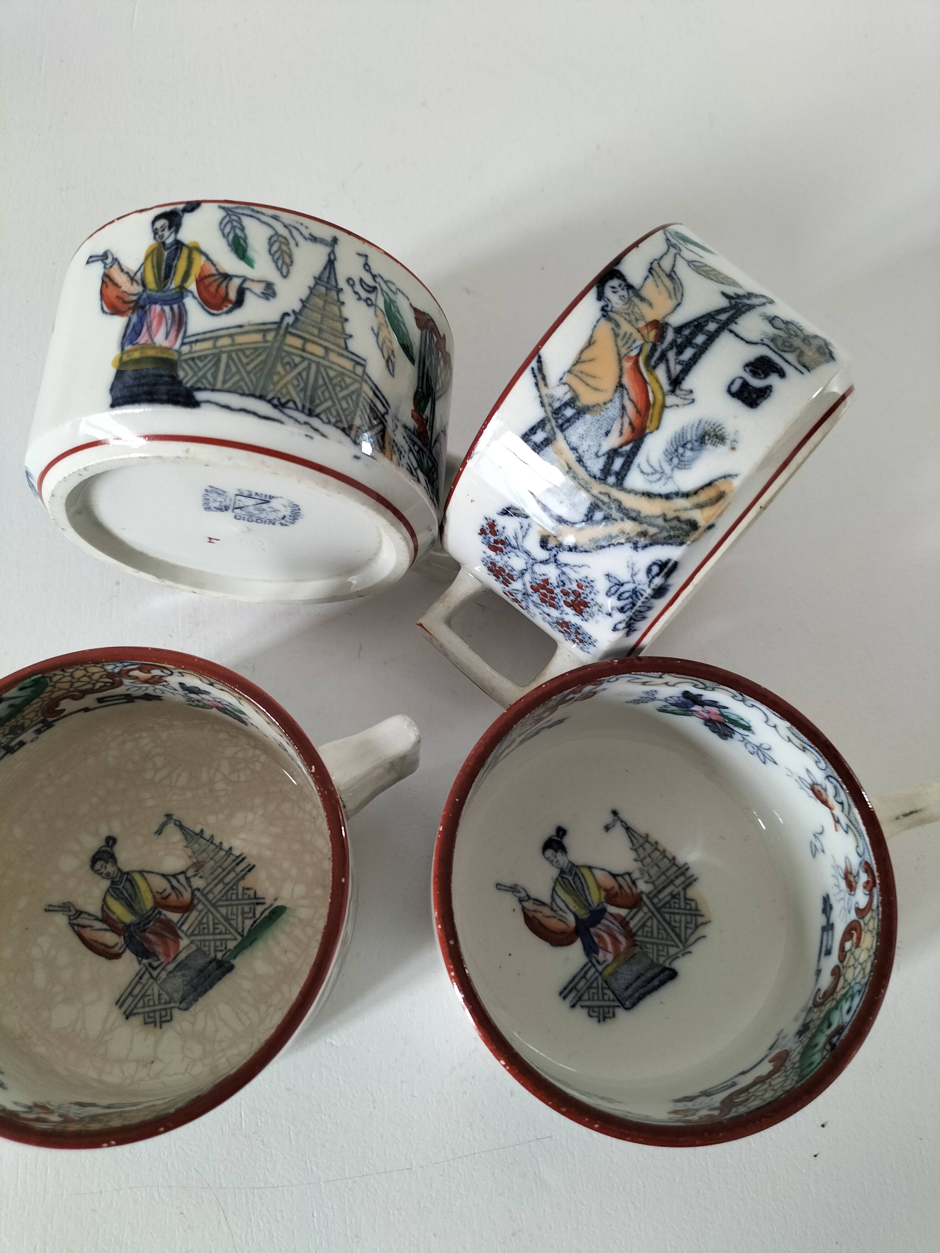 Ensemble de 4 tasses à bouillon Digoin & Sarreguemines, décor Timor